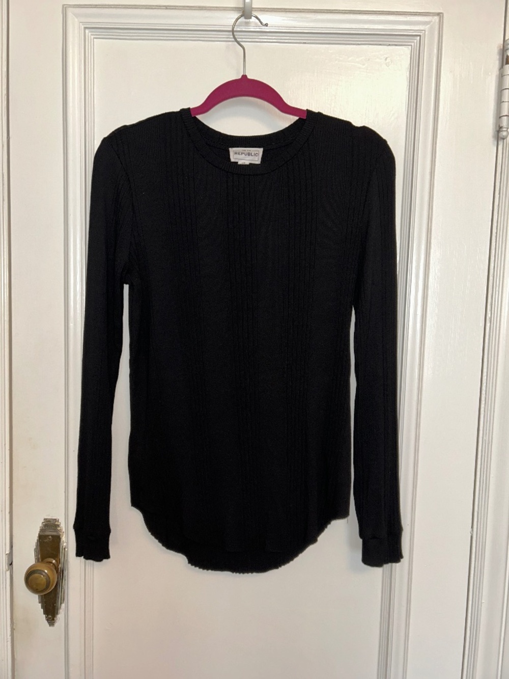 For the Republic Black Ribbed Rounded Hem Tee Size L